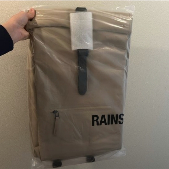 NWT Rain Backpack Rolltop Sand - Picture 4 of 11